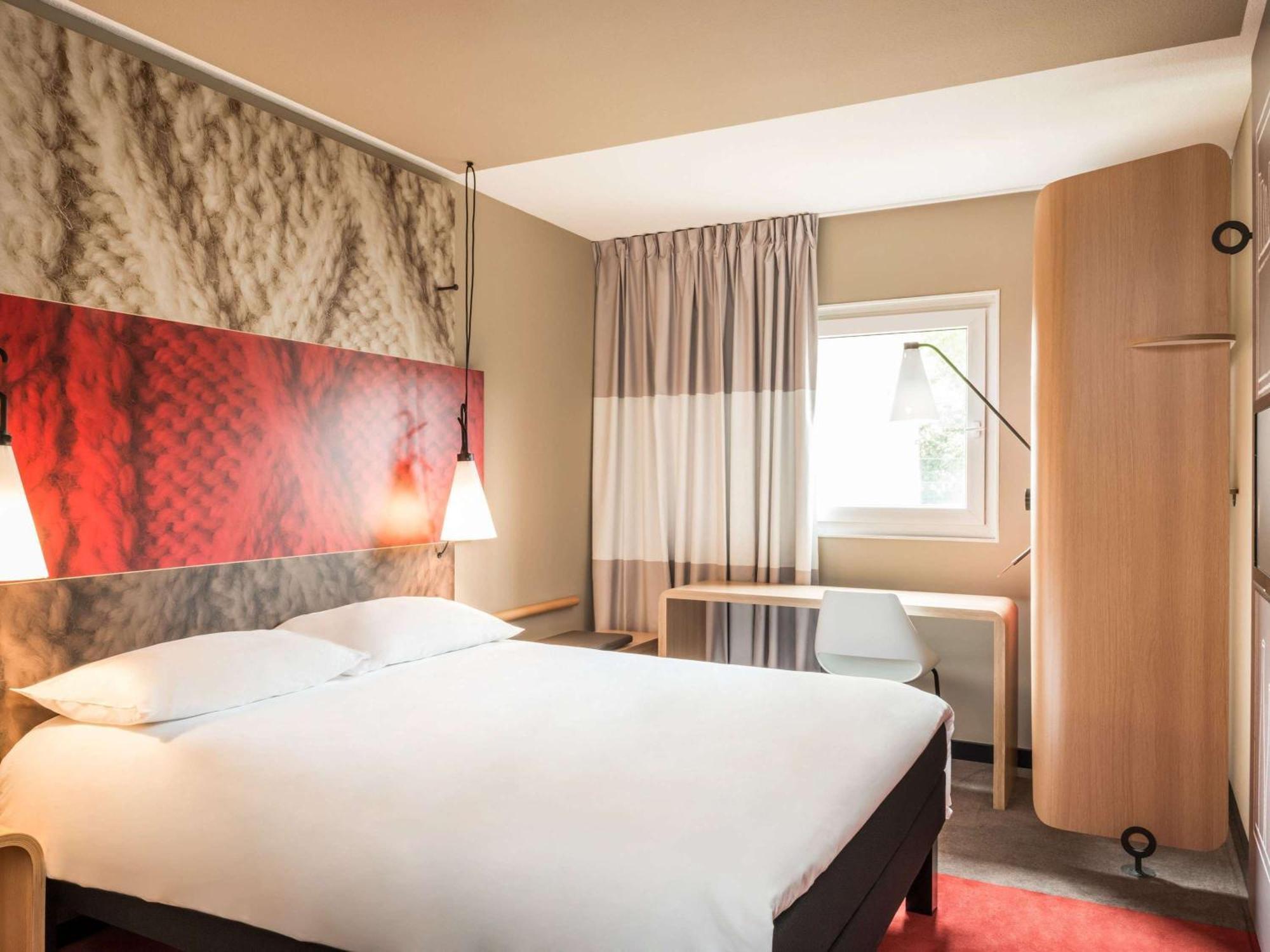 Ibis Paris Rueil Malmaison Exterior foto