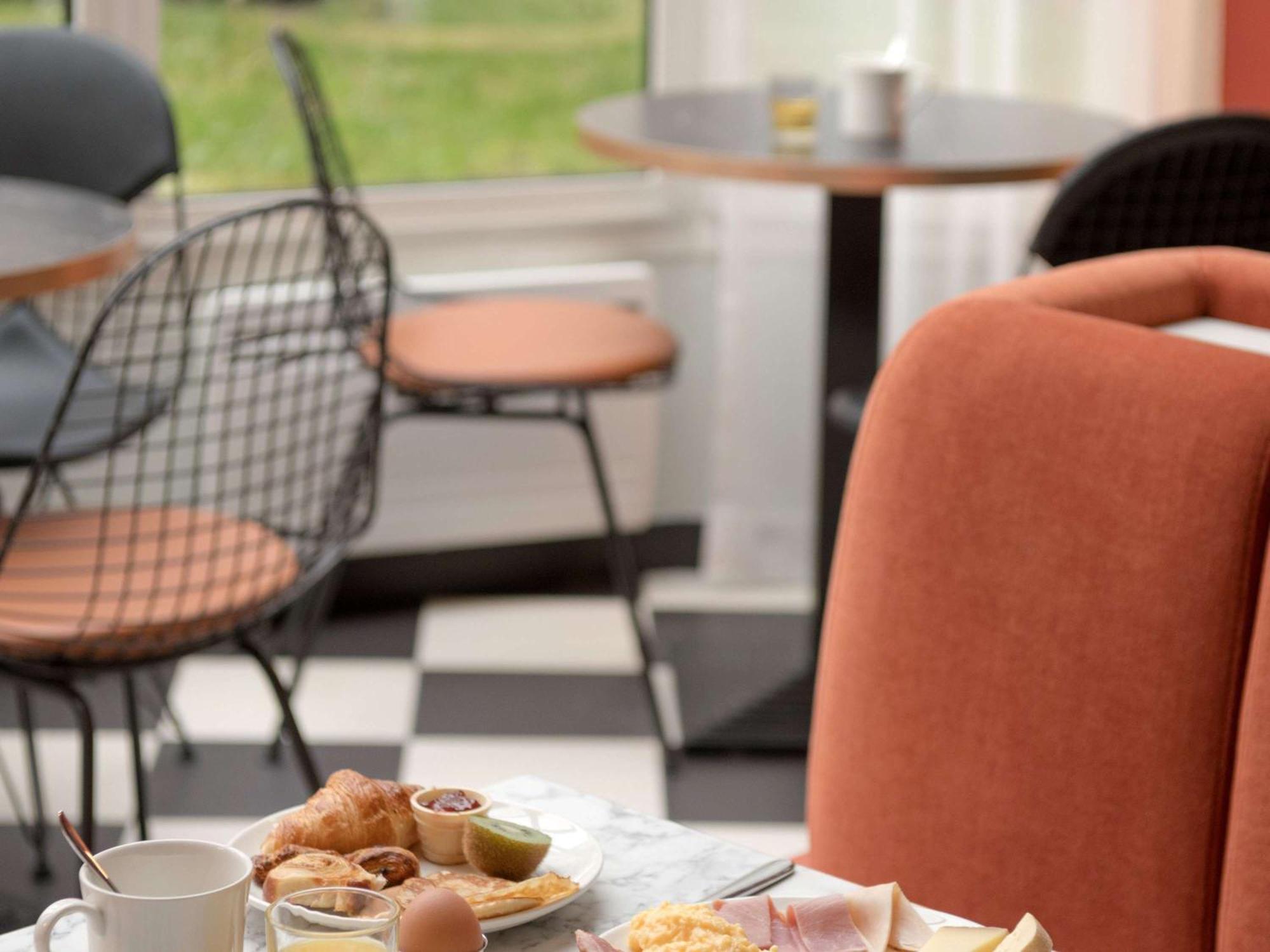 Ibis Paris Rueil Malmaison Exterior foto